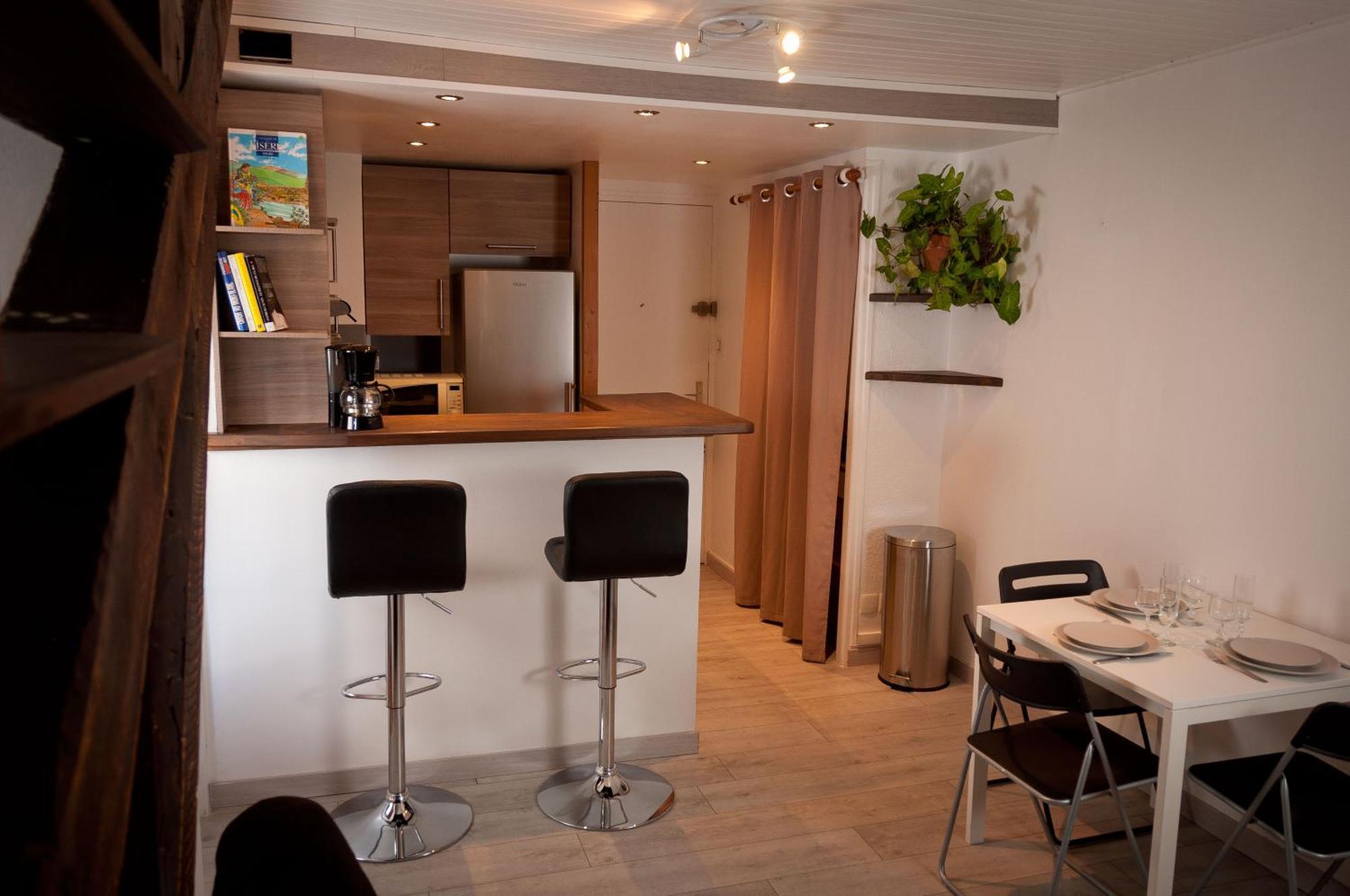 Le T2 Douillet D'Uriage - Residence Le Louvre - Cure Thermale Uriage- Proche Chamrousse - Jusqu'A 3 Personnes - Region Agreable En Toute Saison Vaulnaveys-le-Haut Exteriör bild