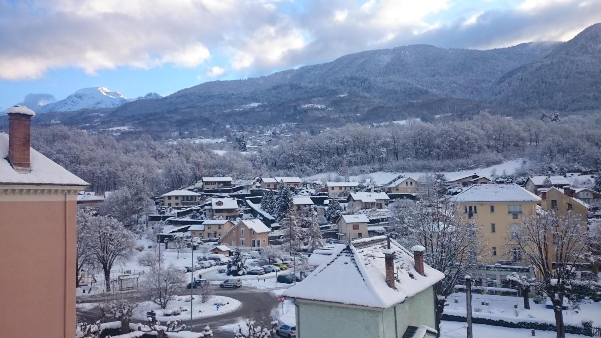 Le T2 Douillet D'Uriage - Residence Le Louvre - Cure Thermale Uriage- Proche Chamrousse - Jusqu'A 3 Personnes - Region Agreable En Toute Saison Vaulnaveys-le-Haut Exteriör bild